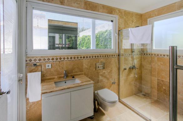 Bath3_330.jpg