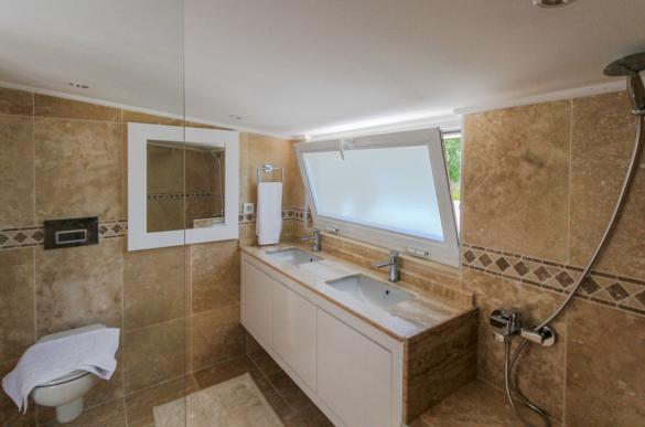 Bath9_265.jpg
