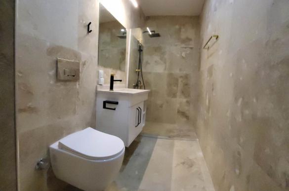 Bathroom-room-2-a_663.jpg