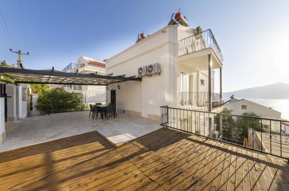 Front-Terrace-new_976.jpg
