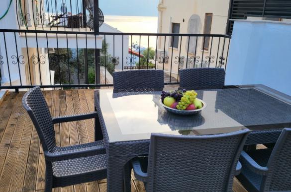 FrontTerrace1_416.jpg