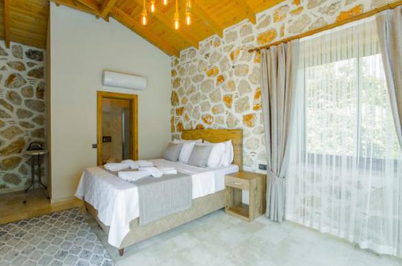 Stone-Villa-Daylight-34_689_579.jpg