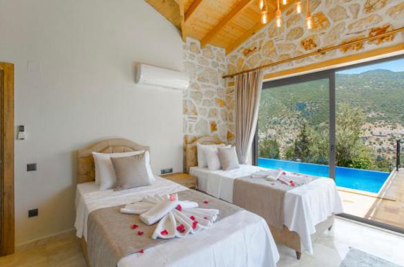 Stone-Villa-Daylight-39_498_952.jpg