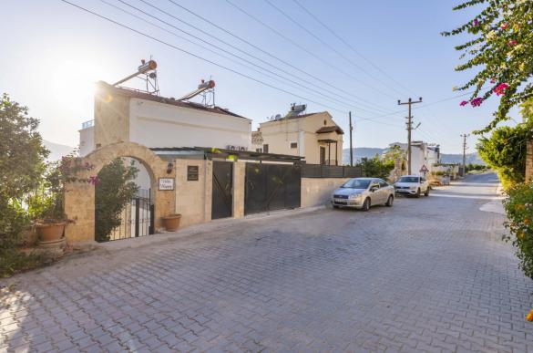 Street-view-Entry-02_484.jpg