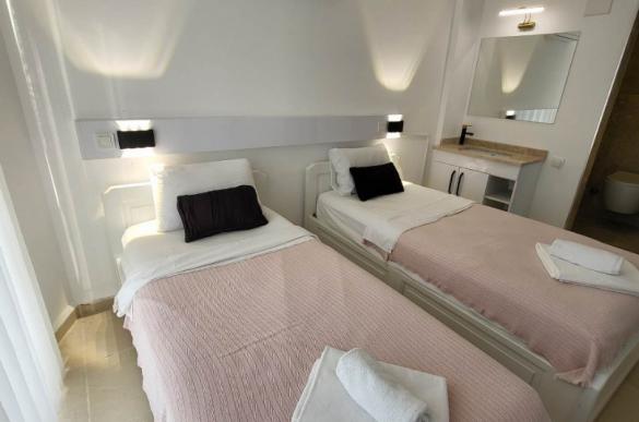 Upstairs-Twin-room-_850.jpg
