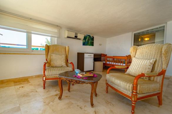 ViLLA-ALBATROS18_resize_922.jpg