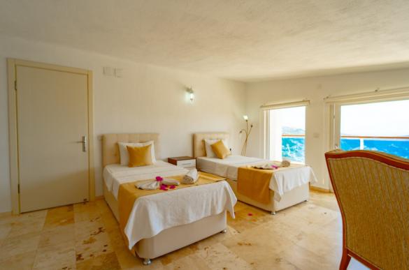 ViLLA-ALBATROS22_resize_325.jpg