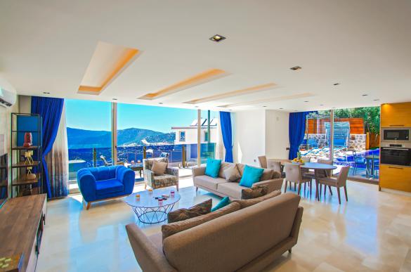 White-Smith-Villa-Daylight-21_210.jpg