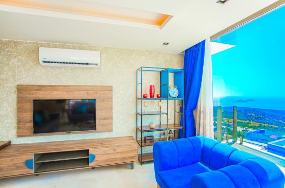 White-Smith-Villa-Daylight-24_705.jpg