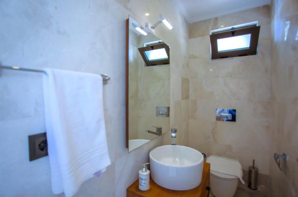White-Smith-Villa-Daylight-28_406.jpg
