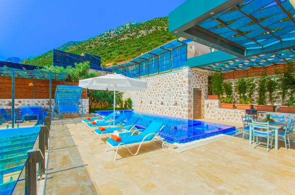 White-Smith-Villa-Daylight-2_663.jpg