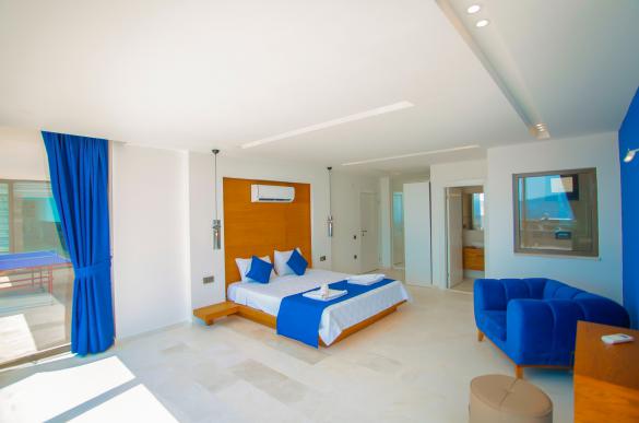 White-Smith-Villa-Daylight-47_483.jpg