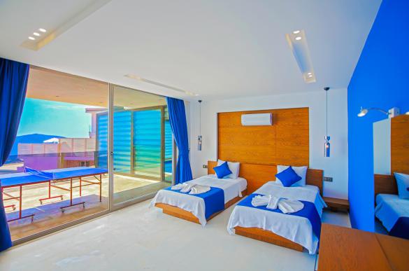 White-Smith-Villa-Daylight-51_9.jpg