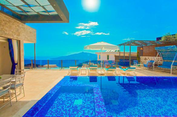 White-Smith-Villa-Daylight-5_293.jpg