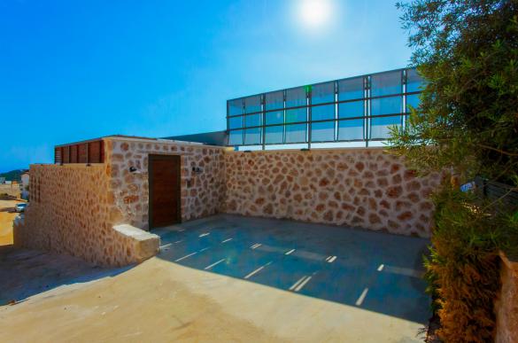 White-Smith-Villa-Daylight-72_465.jpg