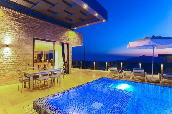 White-Smith-Villa-Sunset-2_604.jpg