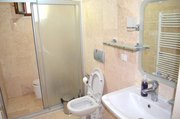 bathroom2_826.jpg