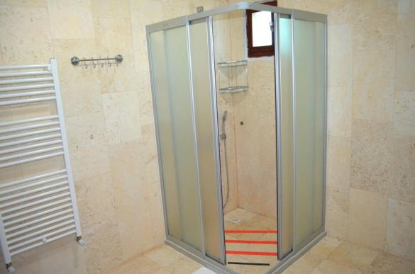 bathroom_387.jpg