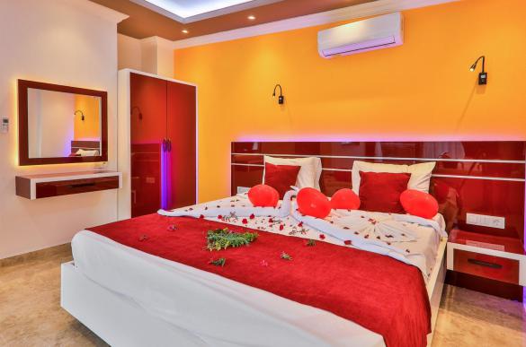 doga-manzarali-jakuzili-tatil-villasi-alvin-14_963_997.jpg
