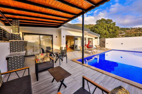doga-manzarali-jakuzili-tatil-villasi-alvin-23_447_448.jpg