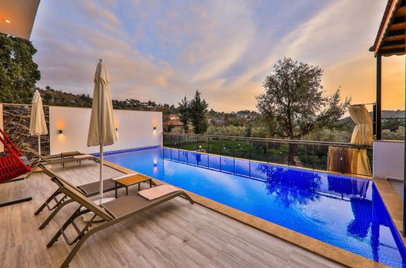 doga-manzarali-jakuzili-tatil-villasi-alvin-2_987_137.jpg