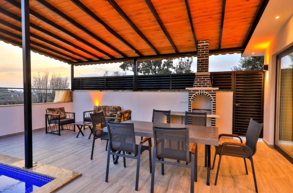 doga-manzarali-jakuzili-tatil-villasi-alvin-5_577_950.jpg