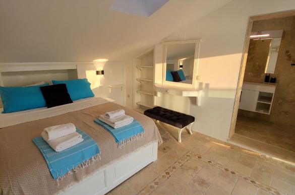 double-rooftop-bedroom01_648.jpg