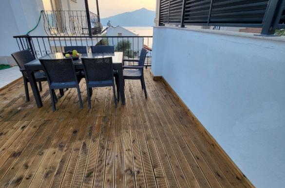 front-terrace_291.jpg