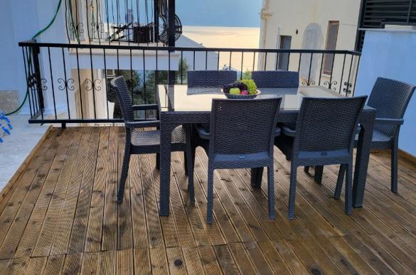 frontTerrace_787.jpg