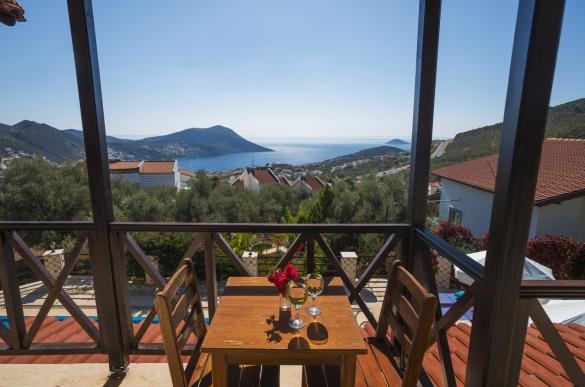 genis-aile-gruplari-icin-merkezi-kiralik-villa-otantik-01_691.jpg