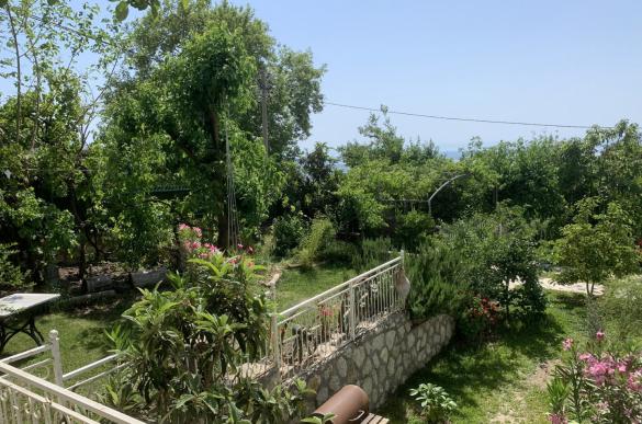 new-garden-left_906.jpg