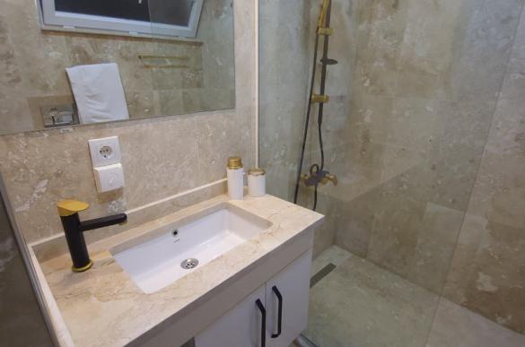 twionroom-bathroom_425.jpg
